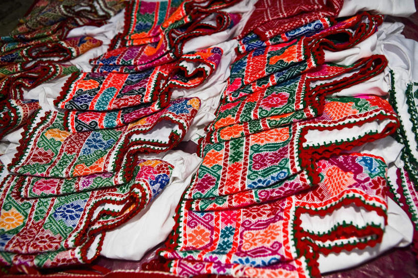 家具市场发展迅速 中西田园风家具争艳市场_华体会体育hth官方网站(图2) hth官网入口